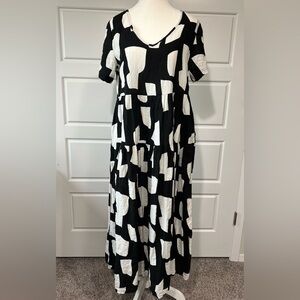 Black  Maxi Dress White‎ Geometric Dots Short Sleeve V Neck Tiered Casual